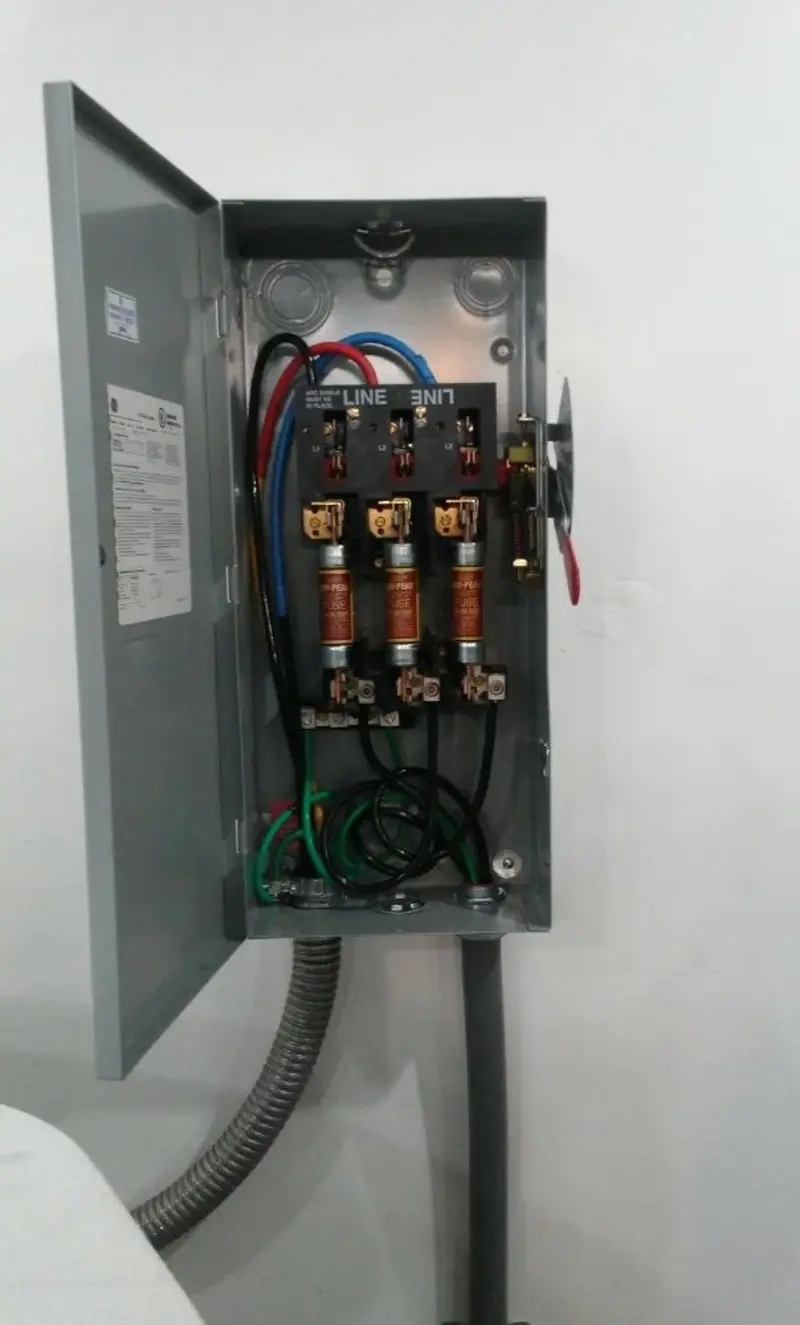 Three-phase disconnect switch installed for Smoke Detector Installation in Bryant